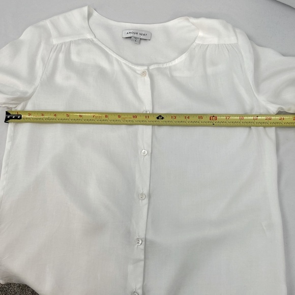 Amour Vert Tencel button front short sleeved blouse in White size Small - Picture 7 of 9